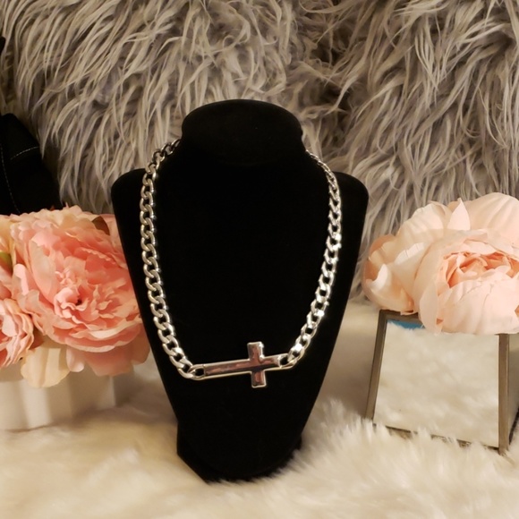 Jewelry - Cross necklace 📿🥰🥰🥰